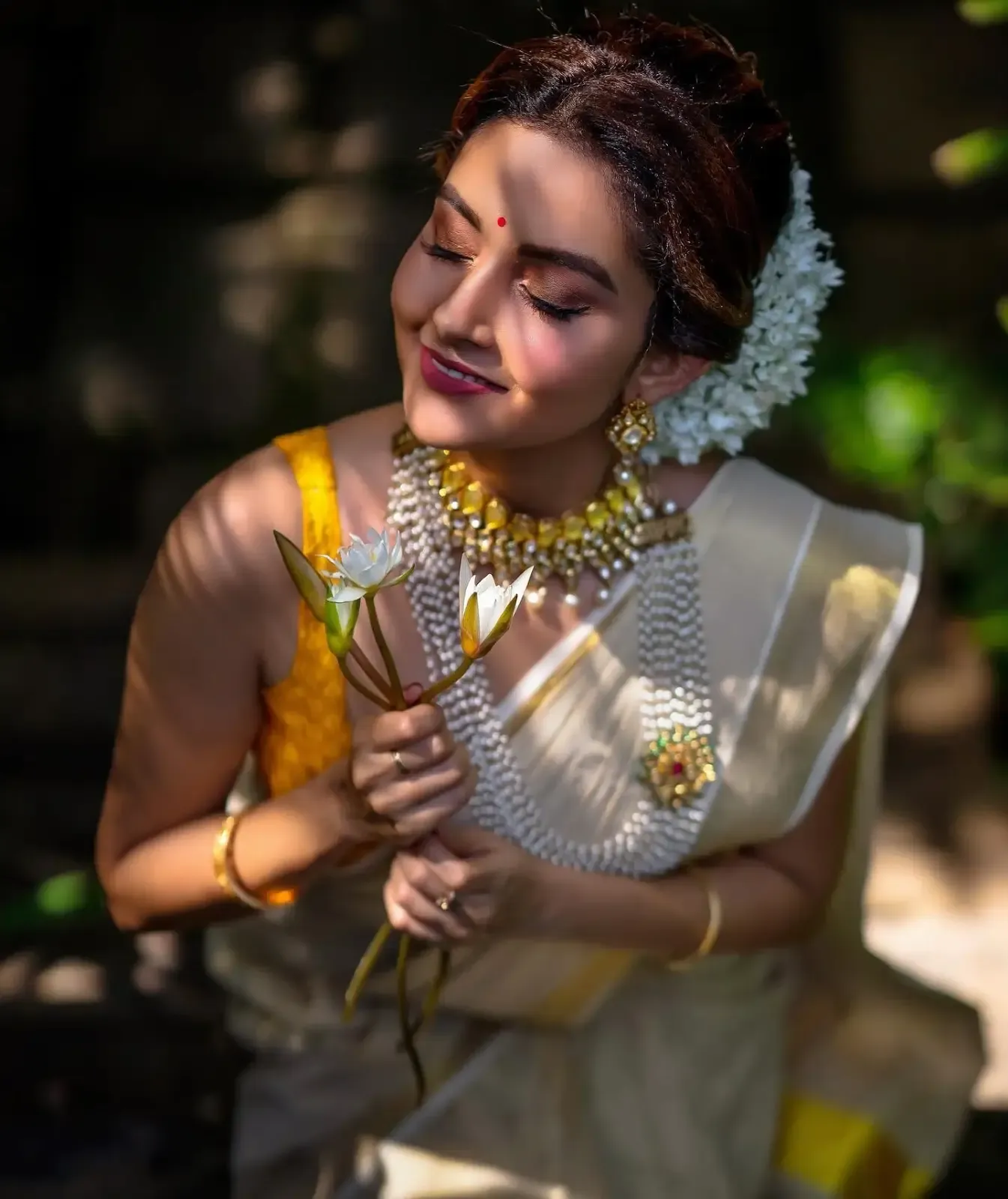 Indian Actress Mahima Nambiar Images in Yellow Saree